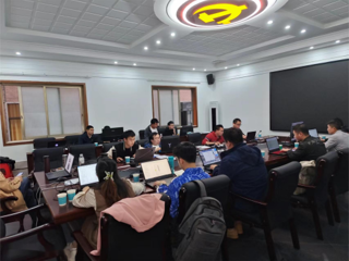 绽放劳动之美|驻守在湖堤上的“总包”们