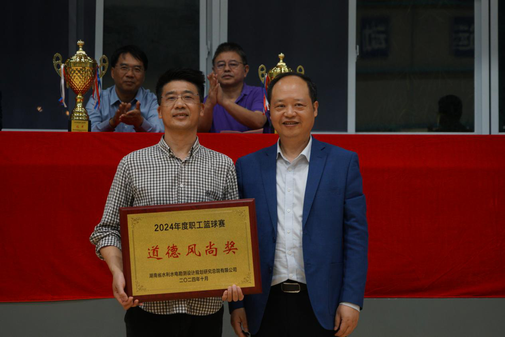 管理联队获道德风尚奖。