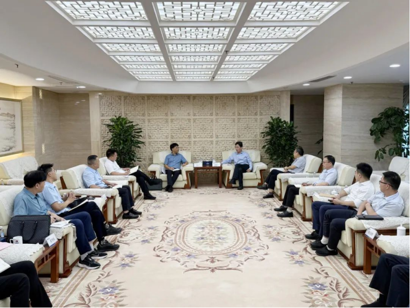 与中电建水电开发集团交流座谈。